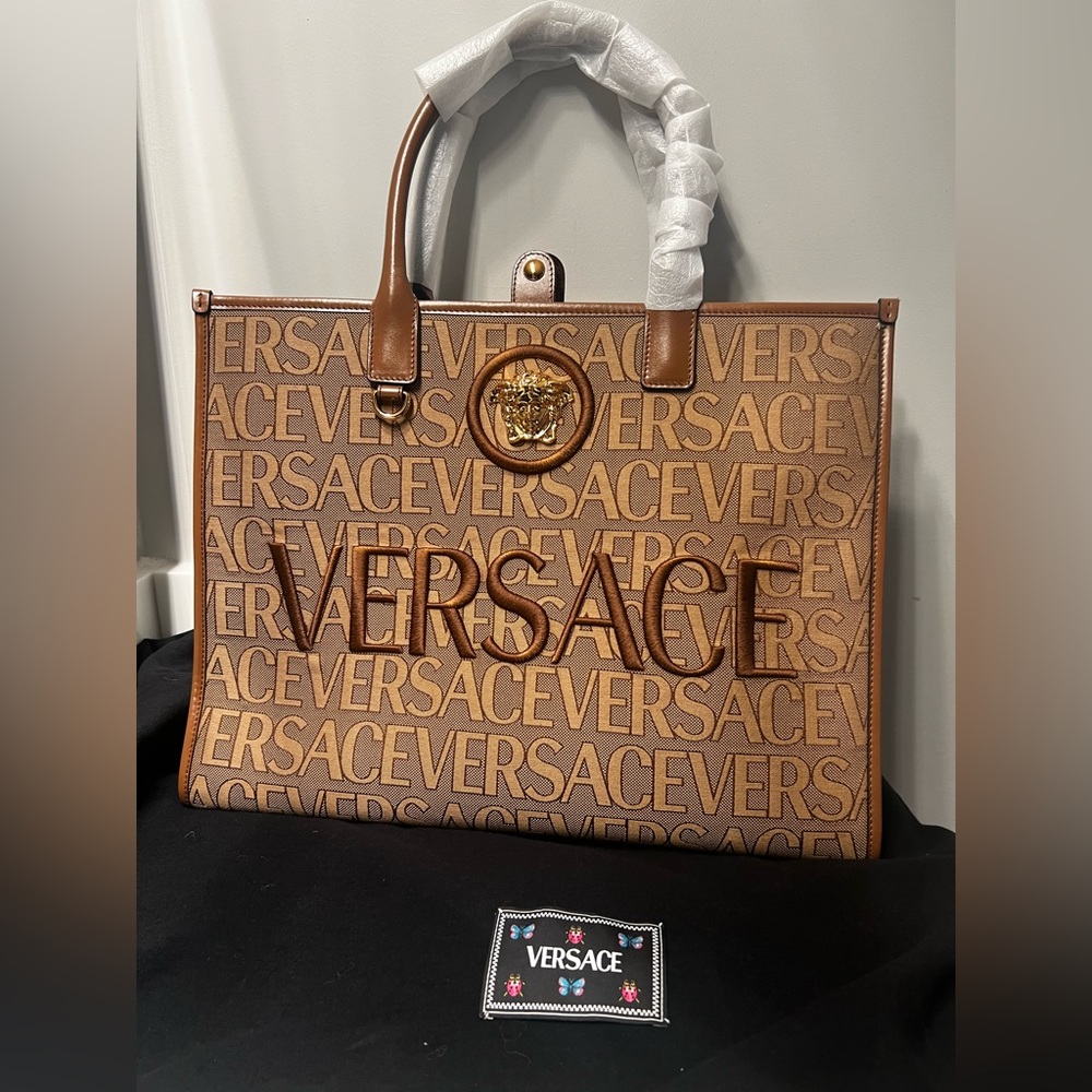 Versace tote bag 

large Versace Allover-jacquard tote bag